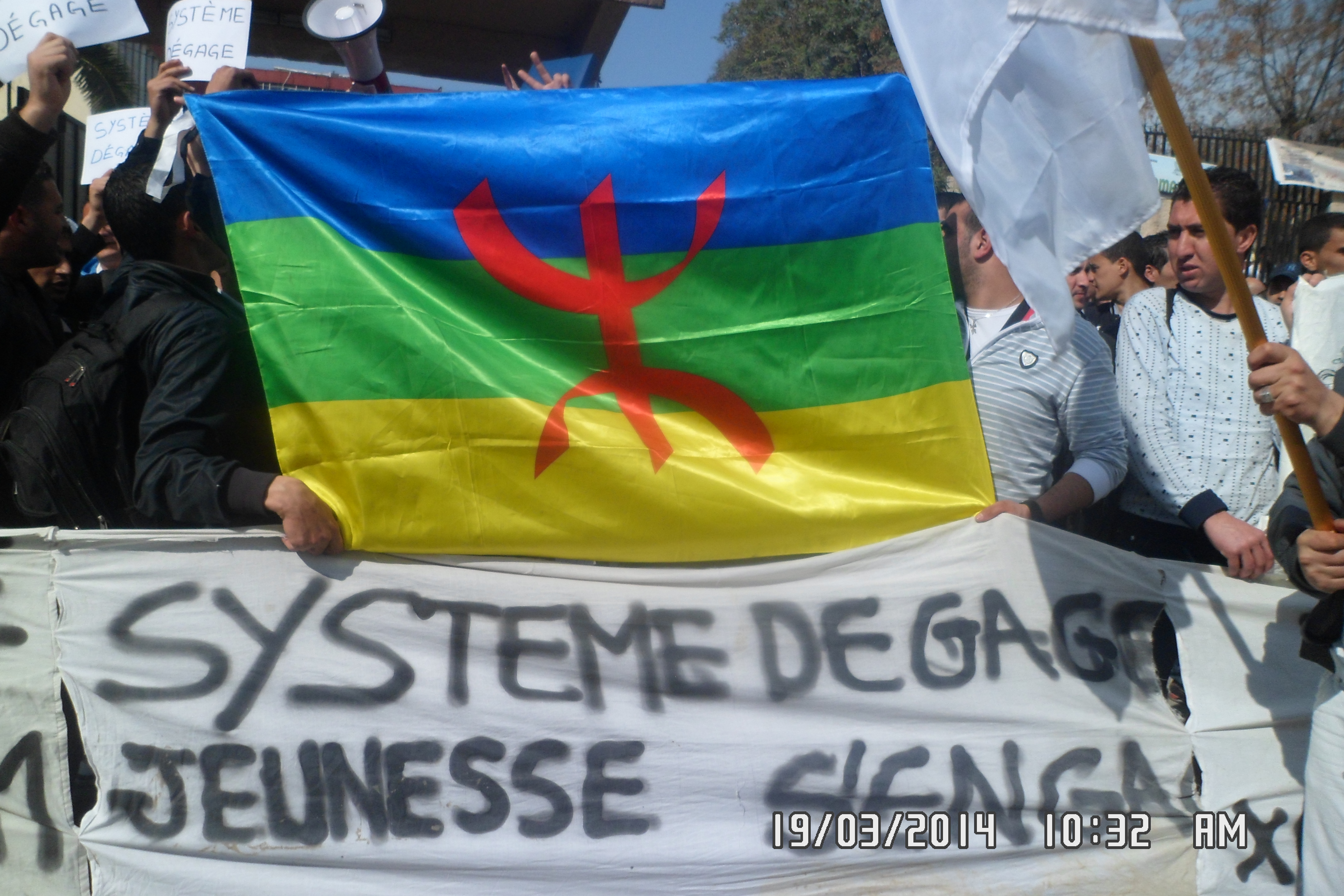 Tizi-Ouzou : Rassemblement des étudiants de l'université Mouloud Mammeri contre les élections présidentielles et le système algériens