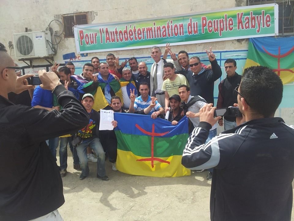 Meeting du MAK à  Guendouze, commune d’Ait-R’zine: La Kabylie est condamnée à présider à son destin.