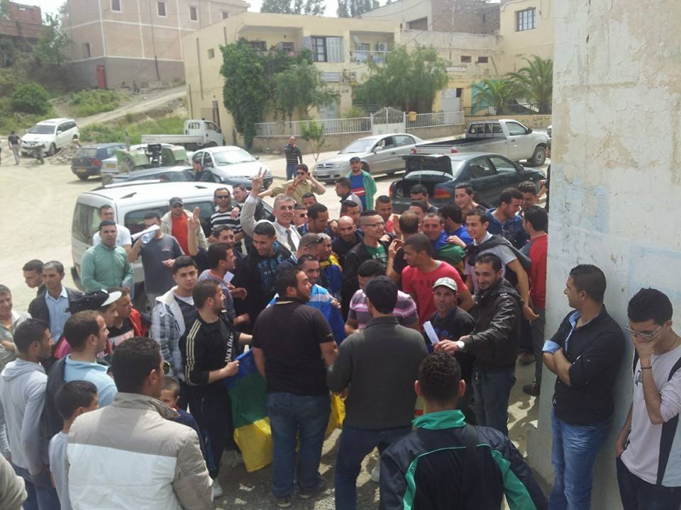 Meeting du MAK à  Guendouze, commune d’Ait-R’zine: La Kabylie est condamnée à présider à son destin.