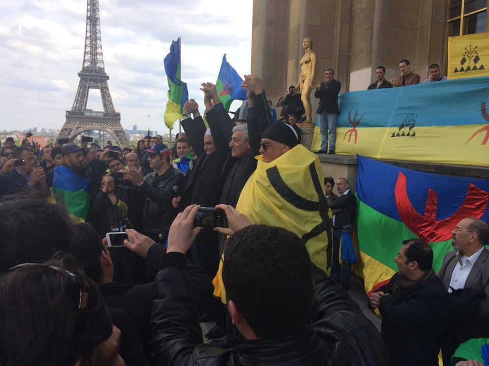Le kabyle Ferhat Mehenni entre le Mozabite Kameleddine Fekhar et le Chaoui Yella Houha (PH/DR)
