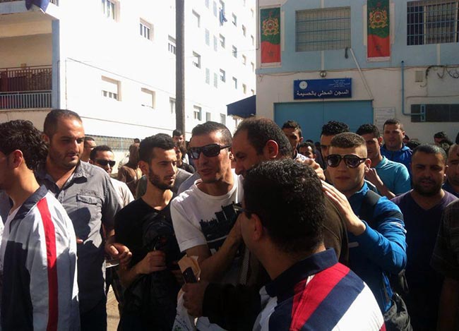 Samir El Morabit encouragé par ses concitoyens Rifains après sa sortie de prison (PH/DR)