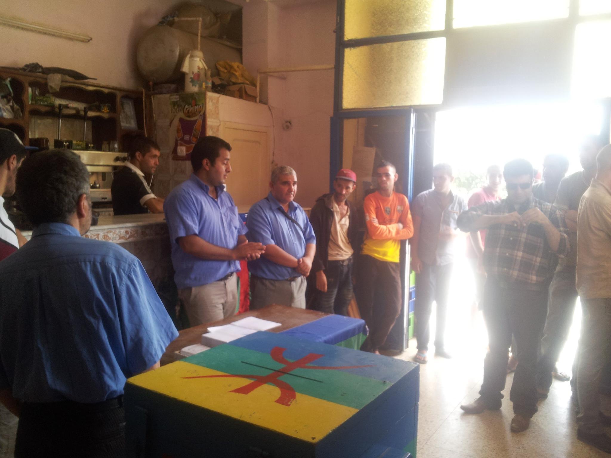 Election du drapeau Kabyle à Ait Mislaïne : Le MAK poursuit avec succès l’édification du futur Etat kabyle