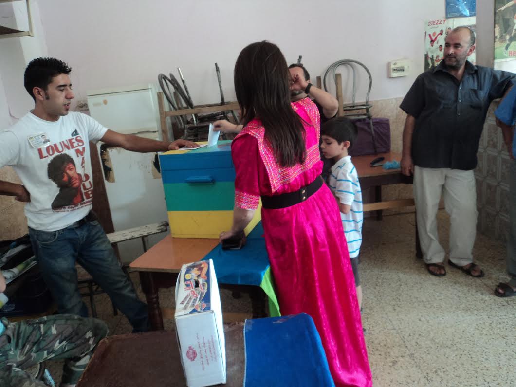 Election du drapeau Kabyle à Ait Mislaïne : Le MAK poursuit avec succès l’édification du futur Etat kabyle