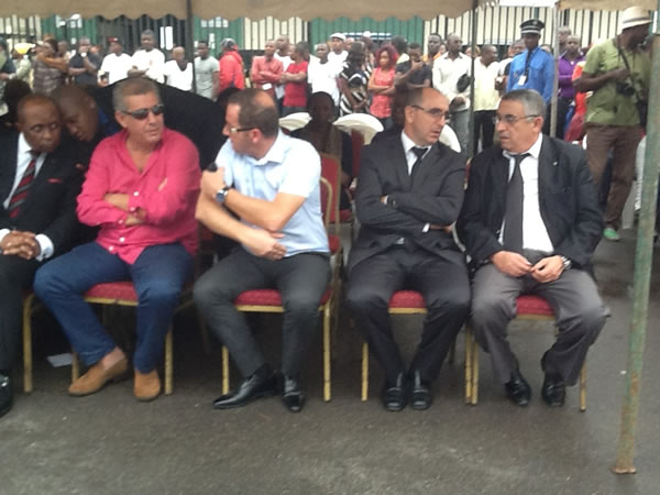 La délégation kabyle de la JSK à Douala le 29/08/2014 (PH/DR)