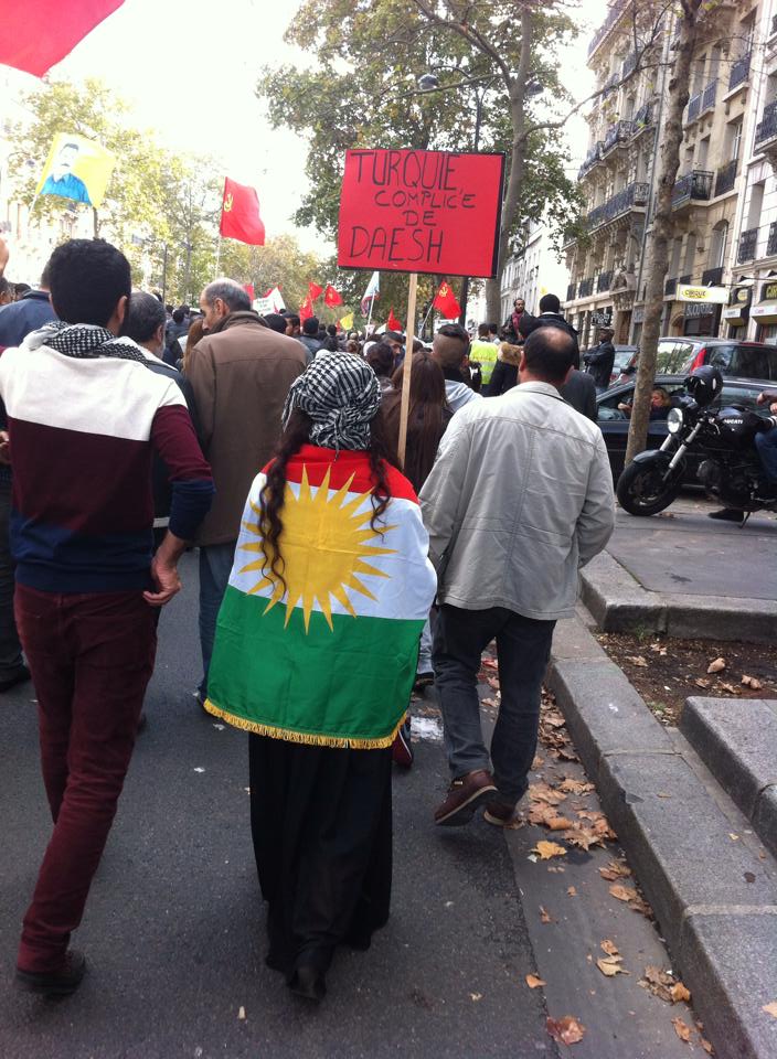 Vidéos de l'intervention de M. Ferhat Mehenni en soutien aux Kurdes de Kobanê aujourd'hui à paris