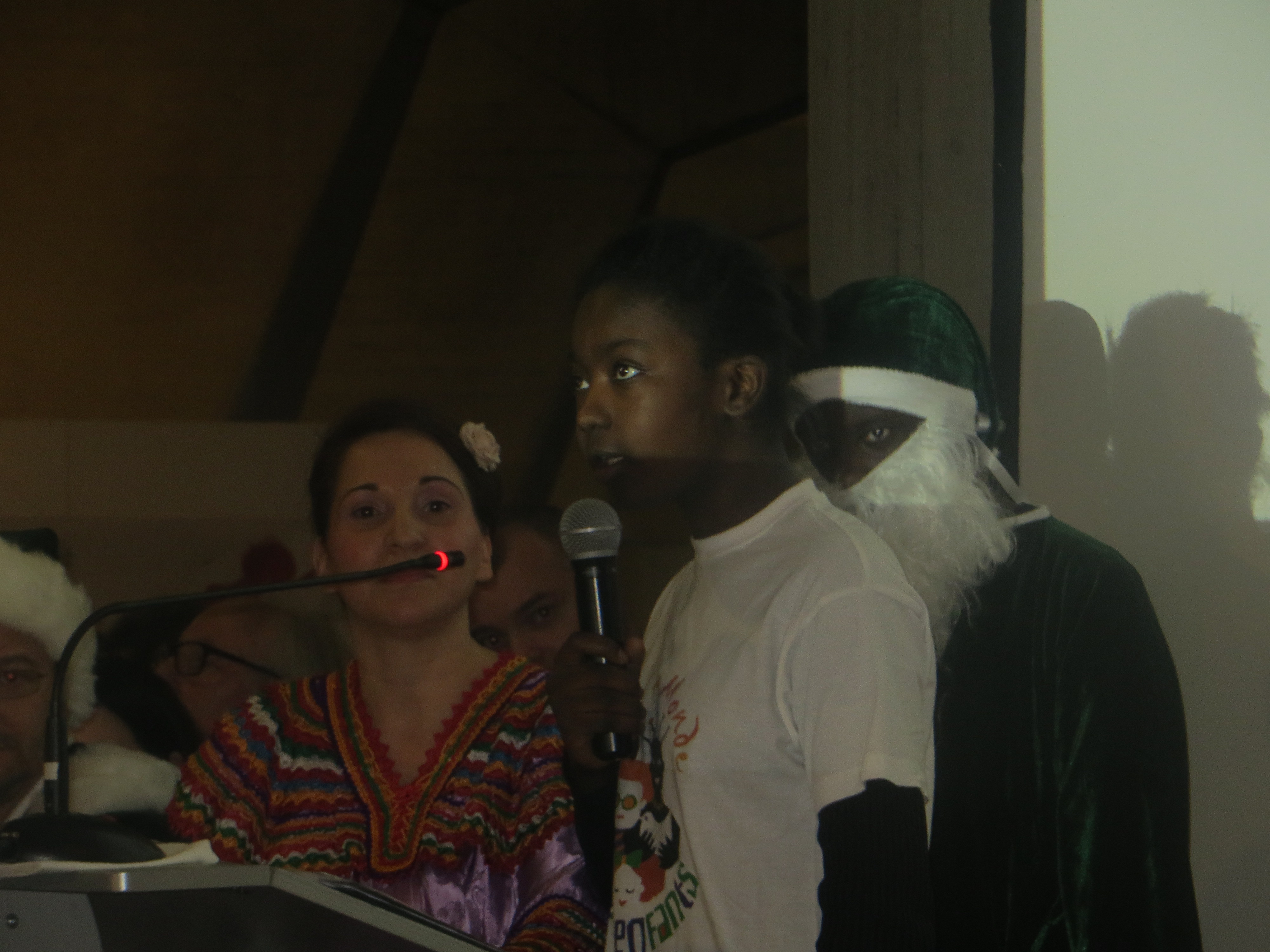 Une poétesse kabyle ouvre la soirée des 70 ans du Secours populaire à l’Unesco