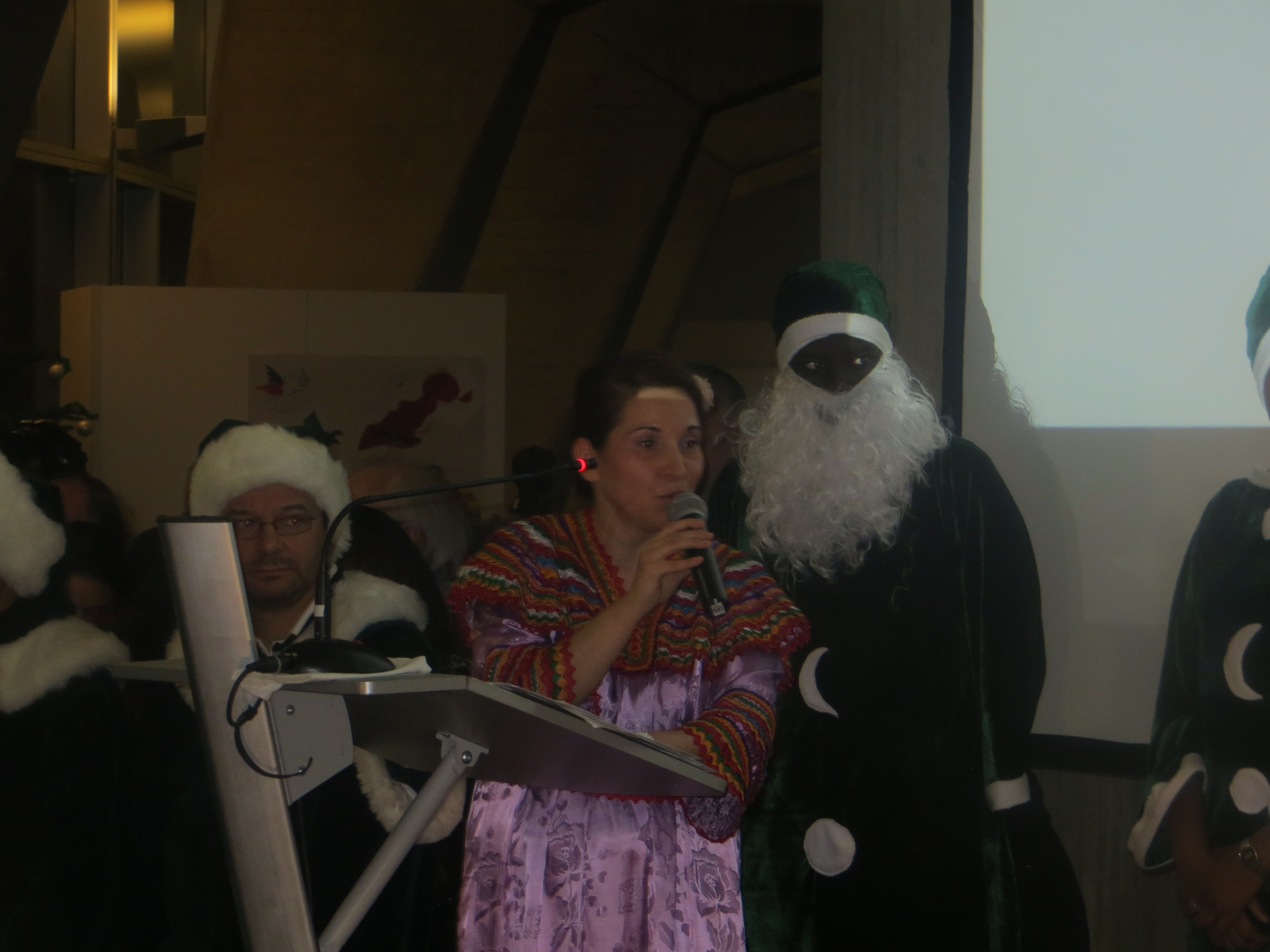 Une poétesse kabyle ouvre la soirée des 70 ans du Secours populaire à l’Unesco