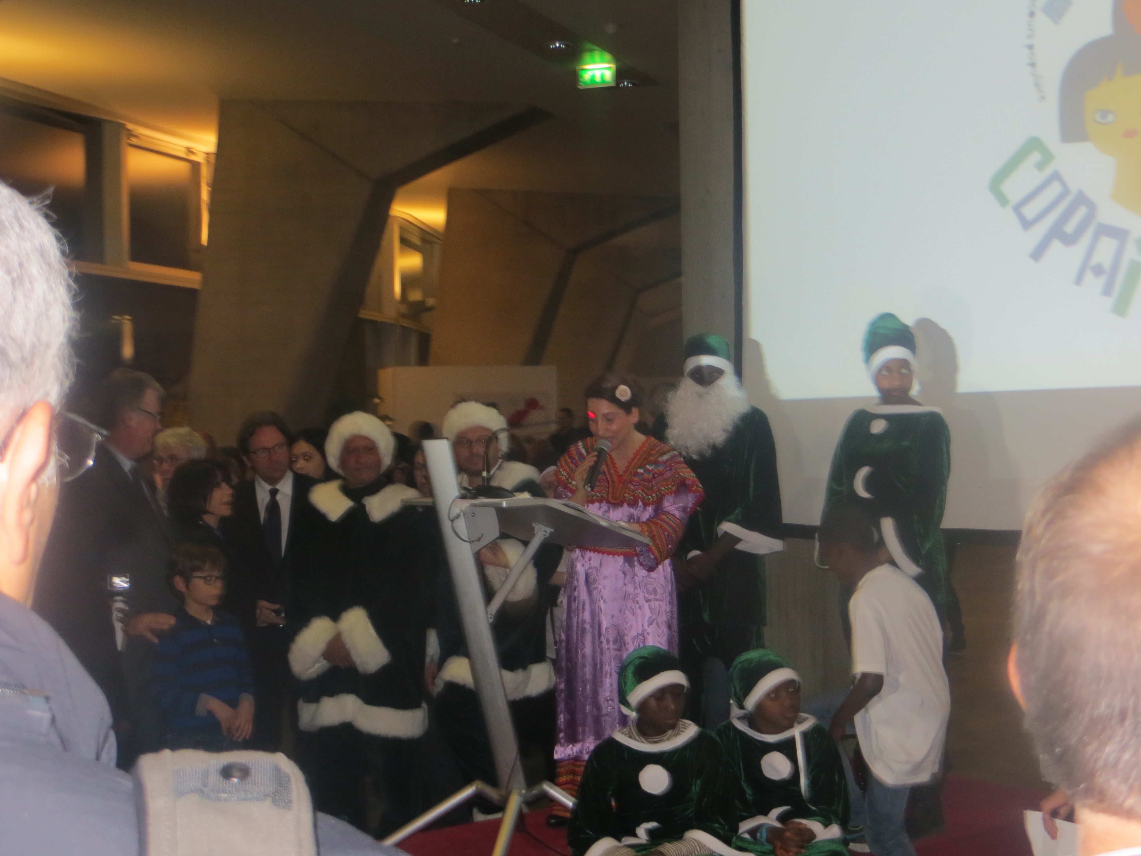 Une poétesse kabyle ouvre la soirée des 70 ans du Secours populaire à l’Unesco