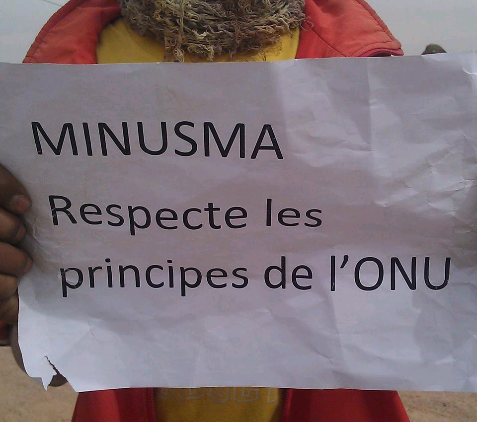 ici un jeune touareg appelant la MINUSMA a respecter ses principes lors des manifestations qui ont suivi l'agression des soldats de la paix contre le MNLA (PH/DR)