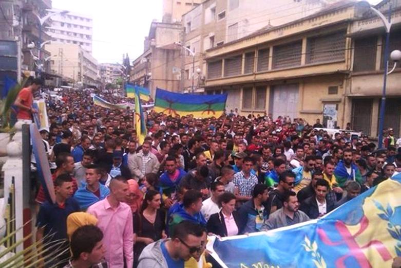 Les milliers de marcheurs dont parle M. Mehdi Alloui sont très nettement ceux qui ont répondu à l'appel du MAK, comme on peut le constater sur cette photo publiée par ce "journaliste" pour illustrer la "marche du RCD" ( PH/DR)