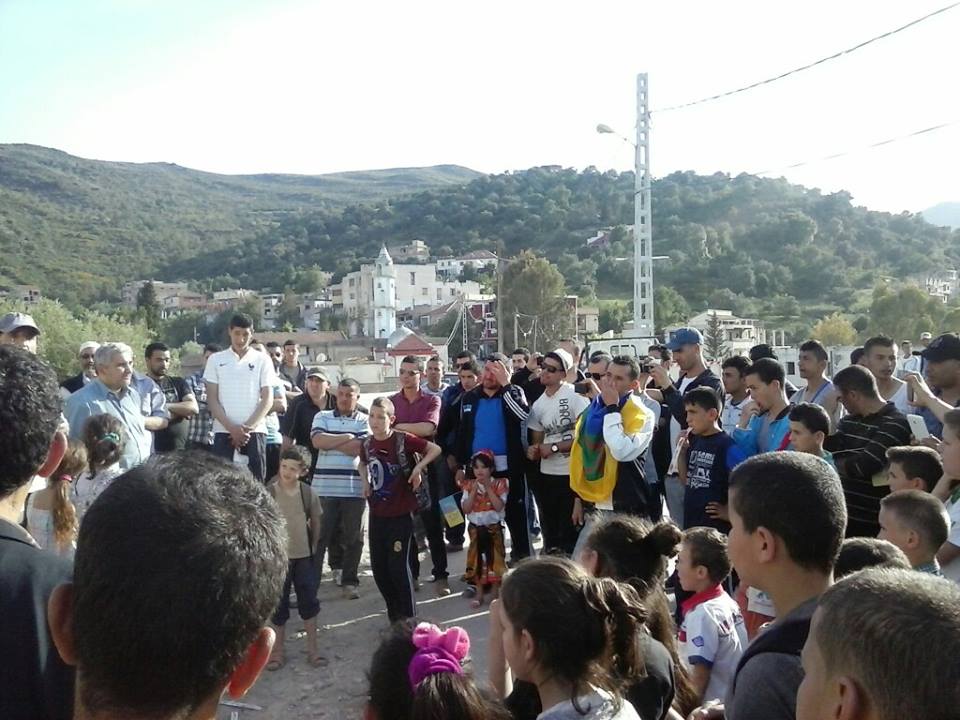 Lever du drapeau kabyle à Smaoun: Un autre succès pour le MAK