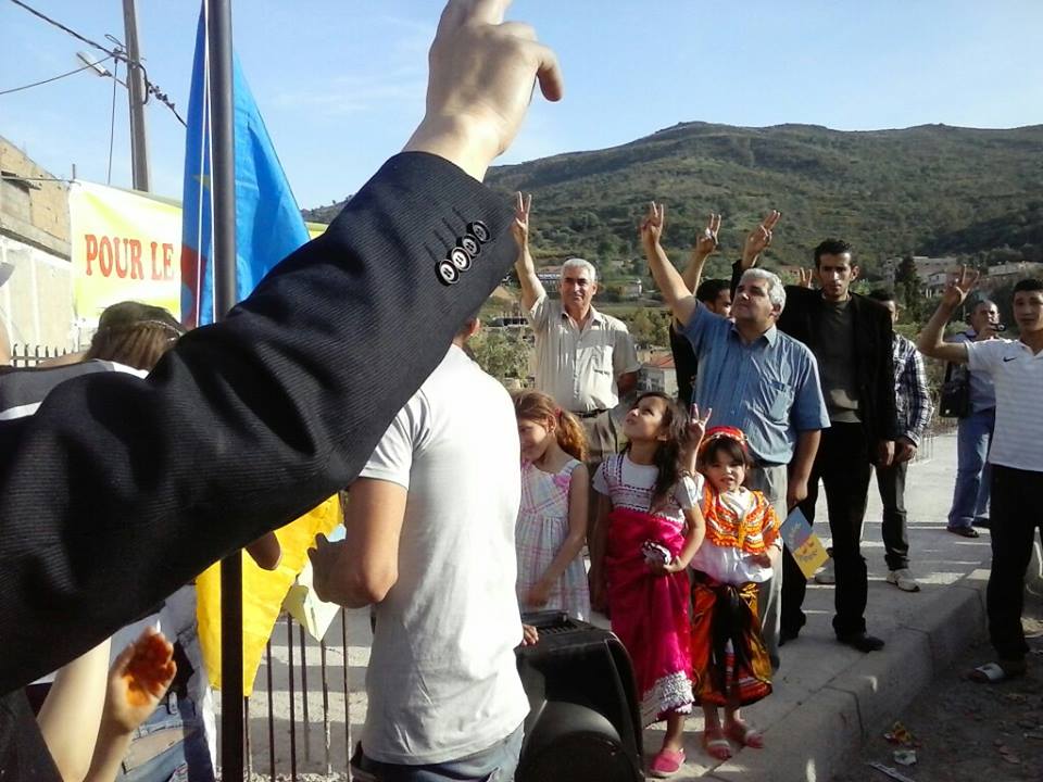 Lever du drapeau kabyle à Smaoun: Un autre succès pour le MAK