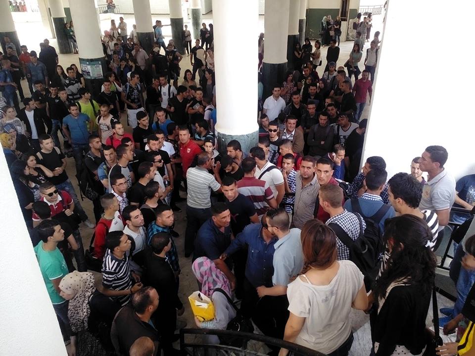 Violation des franchises universitaires à Vgayet: Malgré la répression, les étudiants ont hissé le drapeau national kabyle au campus d'Aboudaw