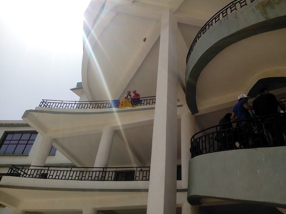 Violation des franchises universitaires à Vgayet: Malgré la répression, les étudiants ont hissé le drapeau national kabyle au campus d'Aboudaw