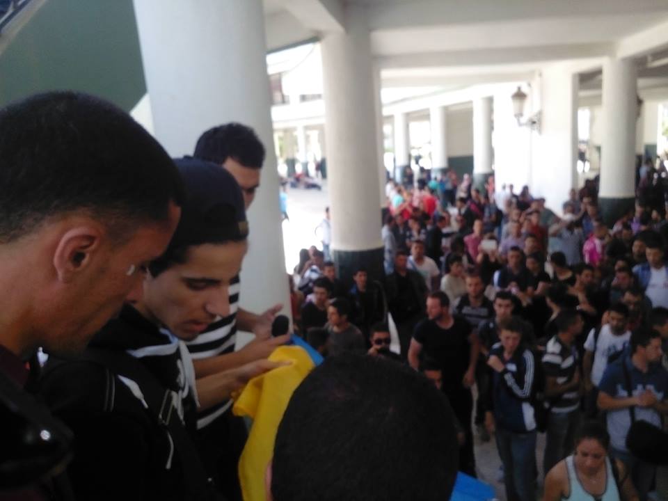 Violation des franchises universitaires à Vgayet: Malgré la répression, les étudiants ont hissé le drapeau national kabyle au campus d'Aboudaw