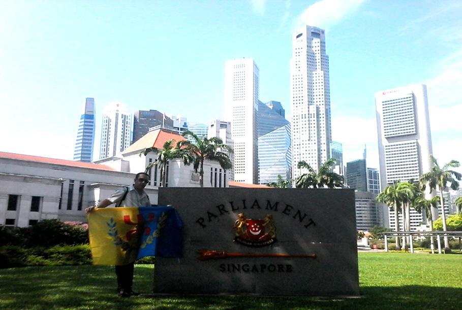 Devant le parlement de Singapour (PH/DR)