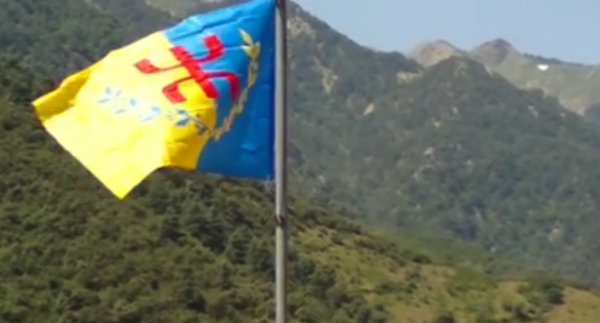 Pour le 14è anniversaire de la création du MAK, 4 villages procèdent au lever du drapeau national kabyle dans l'Arch d'Aqvil
