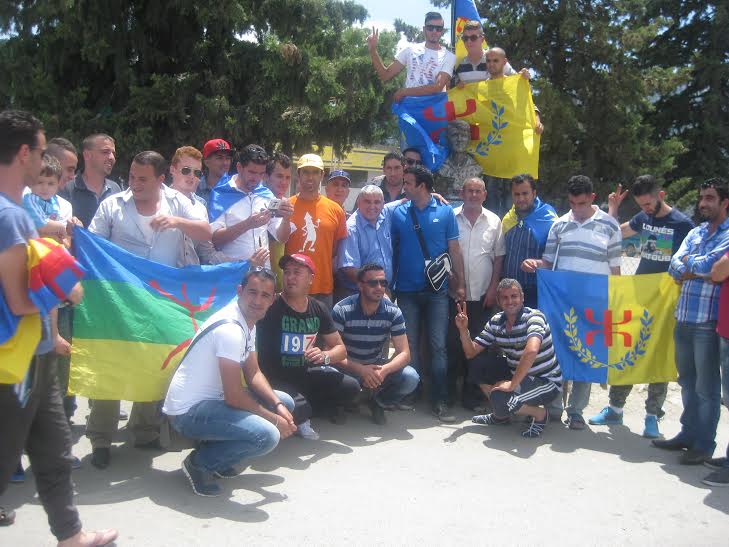 La Kabylie a honoré son martyr « Ameziane Mehenni » : Lever du drapeau kabyle à Maraghna, Tizit et Tizi Bbuccen, marche réprimée à Iɛeẓẓugen