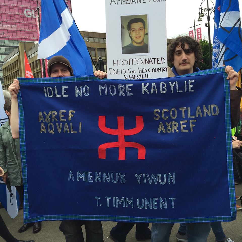 Glasgow: Des portraits d'Amezian Mehenni et le drapeau kabylesprésents dans un rassemblement des indépendantistes écossais