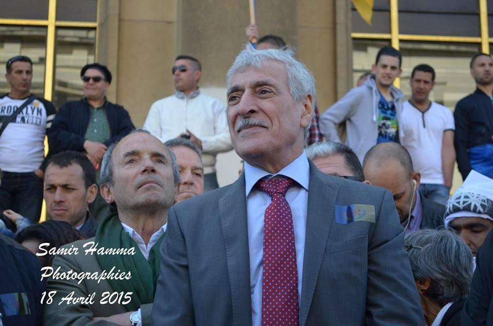 Ferhat Mehenni, le 18 avril au Trocadéro lors du lever officiel du drapeau kabyle, à l'avant-veille des gigantesques  manifestations du 20 avril  2015, organisées par le MAK en Kabylie ( PH/ S. Hamma)