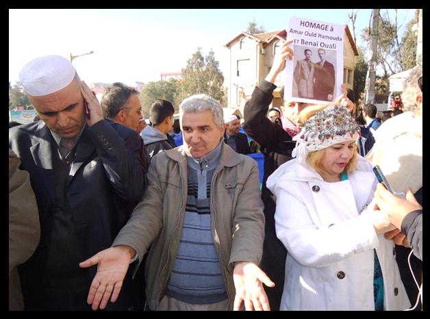 Yennayer 2955 (12 janvier 2015), Kameleddine Fekhar et une délégation de Mozabites du MAM étaient à Tizi-Ouzou avec le Mouvement pour l'autodétermination de la Kabylie pour la traditionnelle marche du MAK à chaque Yennayer