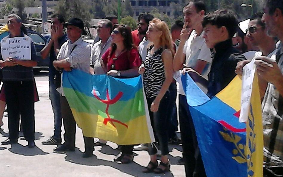 Tizi-Ouzou / Rassemblement de solidarité avec le peuple Mozabite :  Oui il y a une main étrangère et cette main c’est l’Algérie qui occupe le pays Mzab et le pays Kabyle »