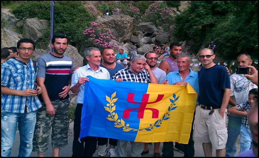 Le drapeau kabyle flotte à At-Vuɛisi : « Le temps des contestations mineurs est clos, vivement la souveraineté de la Kabylie »