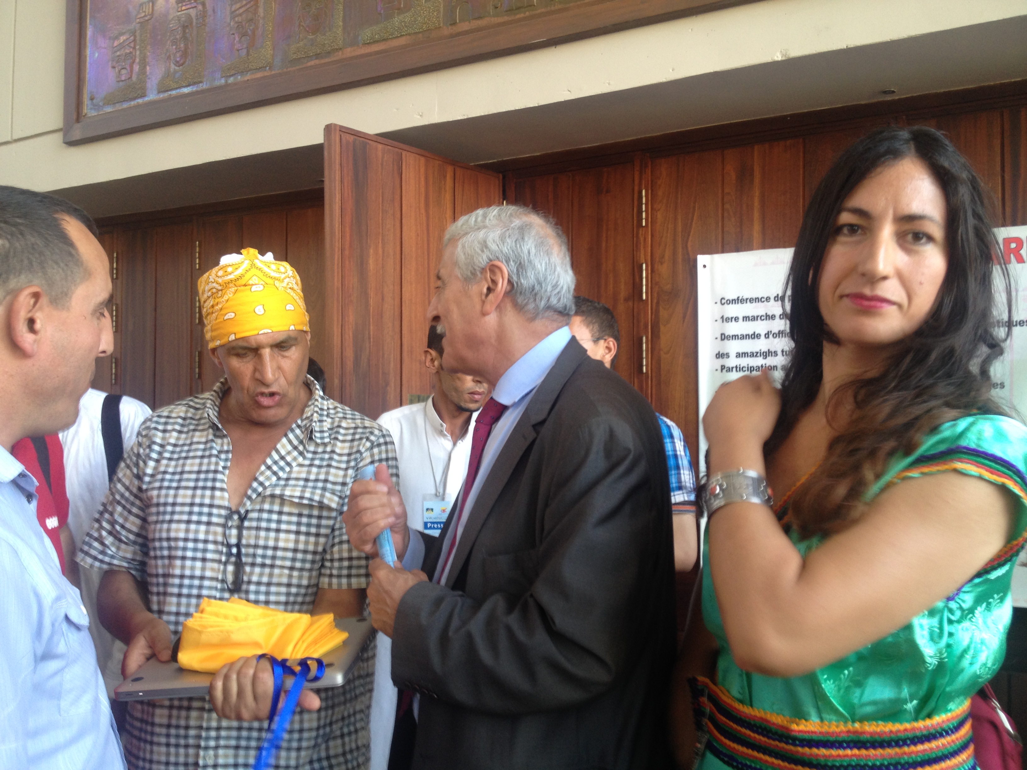 Ferhat Mehenni ovationné par les militants amazighs à la 7è session du Congrès mondial Amazigh