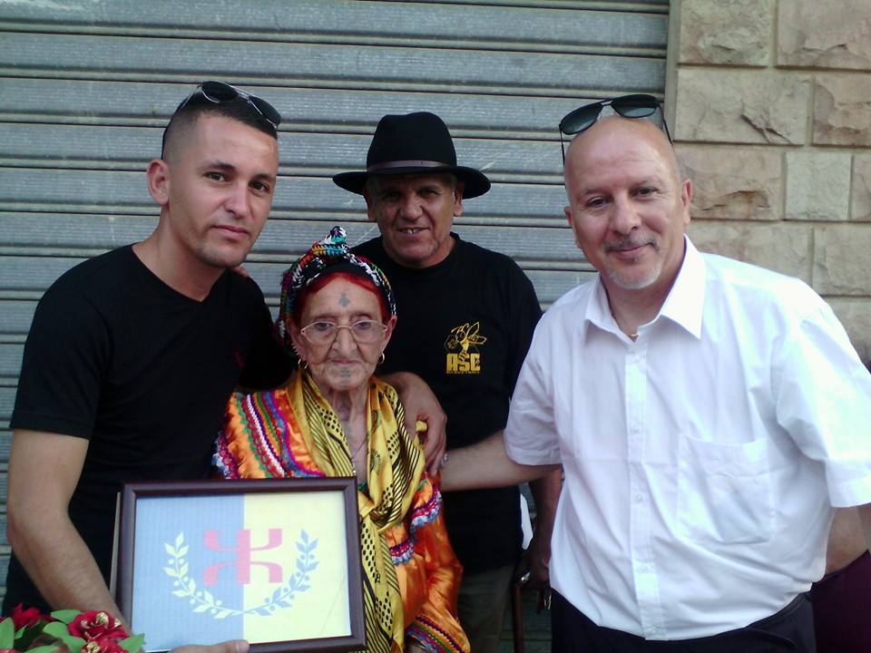 Lever du drapeau national kabyle à Ait Issad: Un événement historique