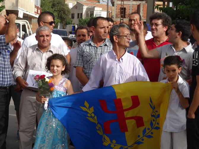 Lever du drapeau national kabyle à Ait Issad: Un événement historique