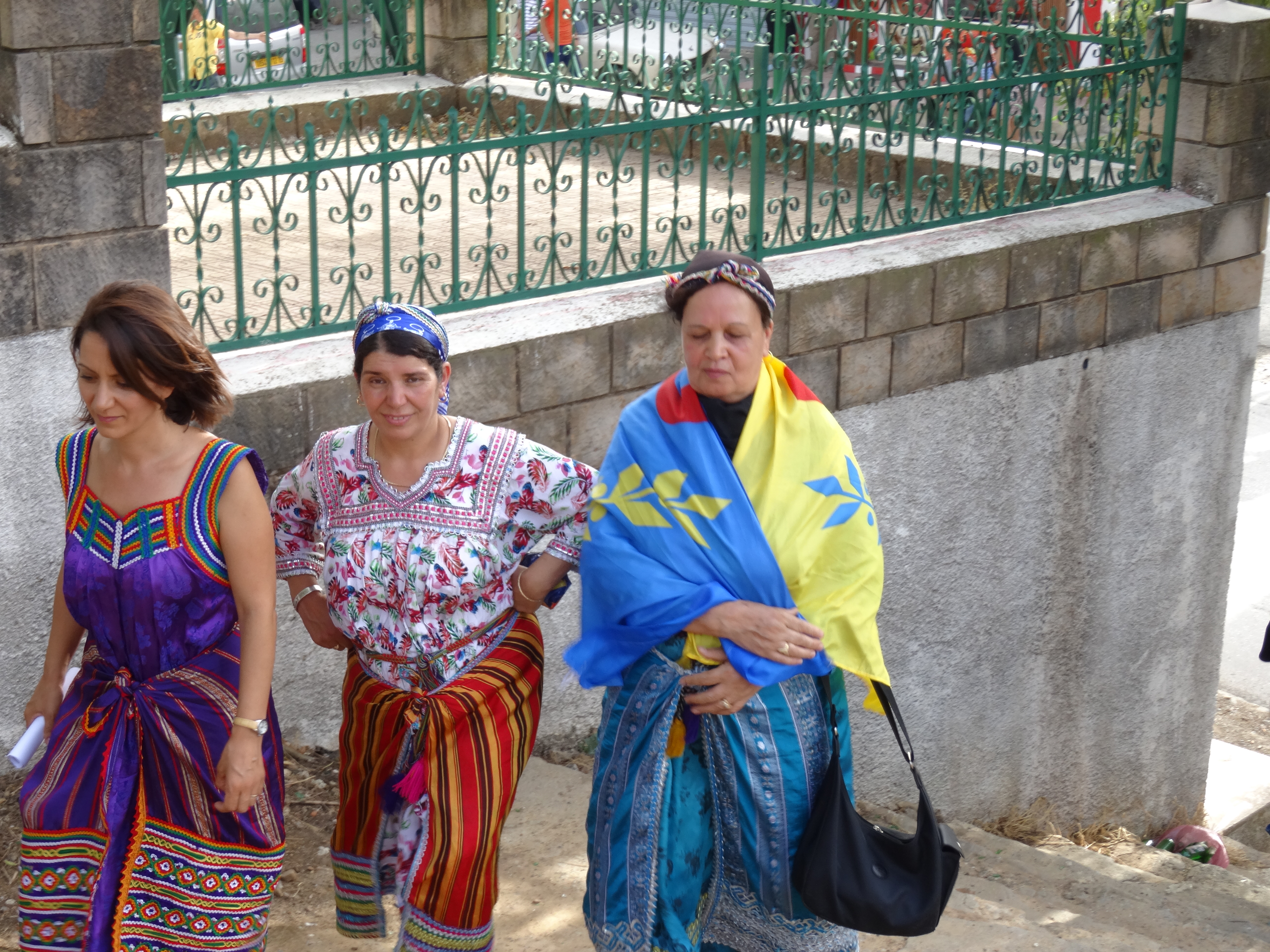 Ifigha / Lever du drapeau kabyle au village d’At Issad (en images)