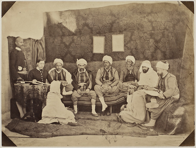 L'un des bureaux arabes installés par la France [1856], censés régler les problèmes des "indigènes"...