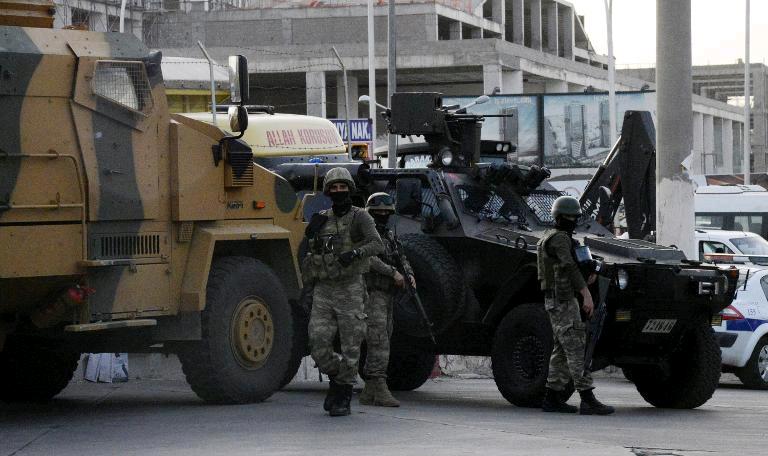 Communiqué du Congrès National du Kurdistan : "Des milliers de policiers et militaires turcs attaquent quotidiennement les villes kurdes avec des armes lourdes"