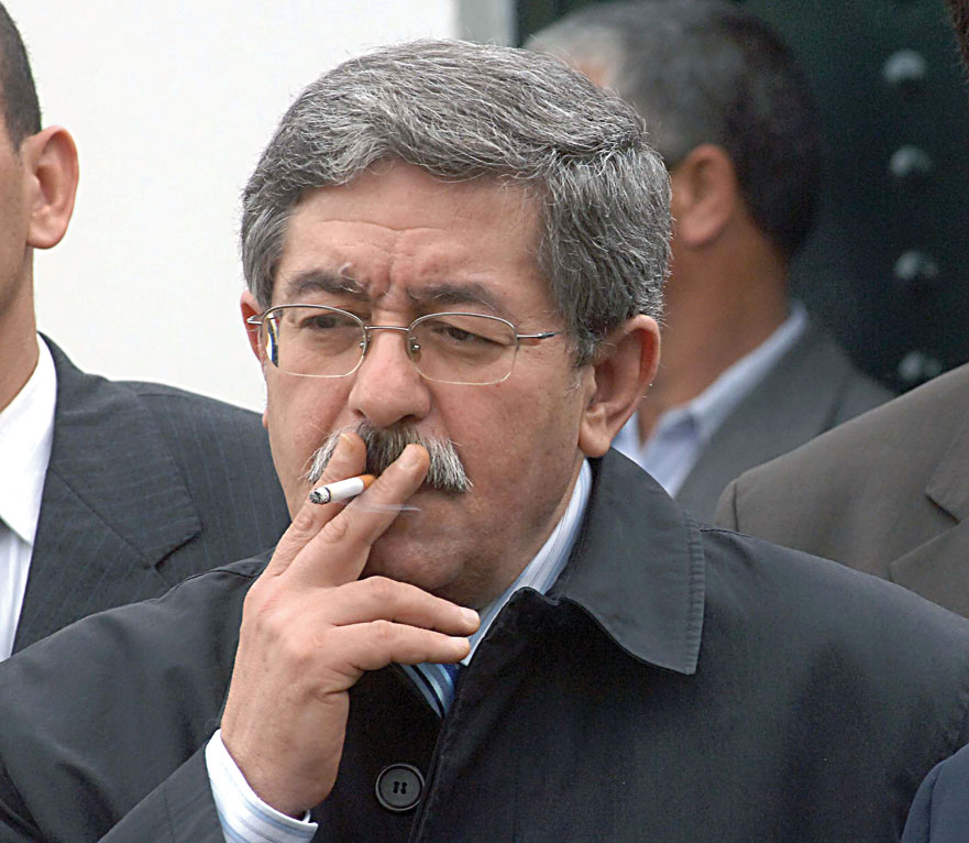 Ahmed Ouyahia, cet homme liège aux abois. Contribution d'Ahcène Belkacemi