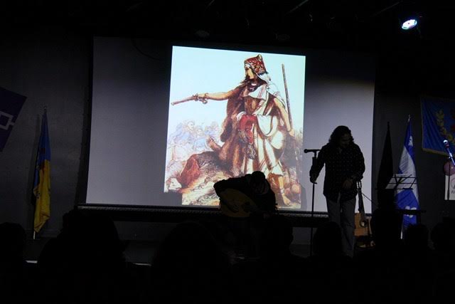 Une première à Laval !   Kabyles, autochtones Mohawk et québécois réunis dans un même spectacle coloré, festif et amical.