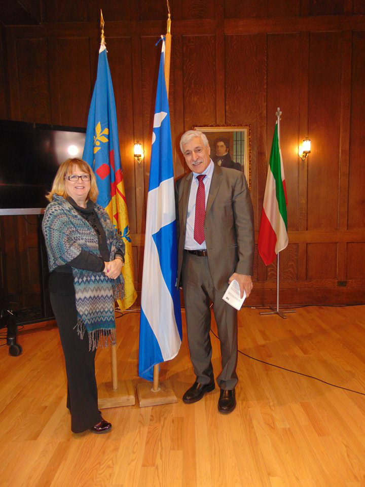 Rencontre entre le président Ferhat Mehenni (à g.) et la députée Carole Poirier à la SSJBM, samedi 28/11/2015 (PH/SIWEL)