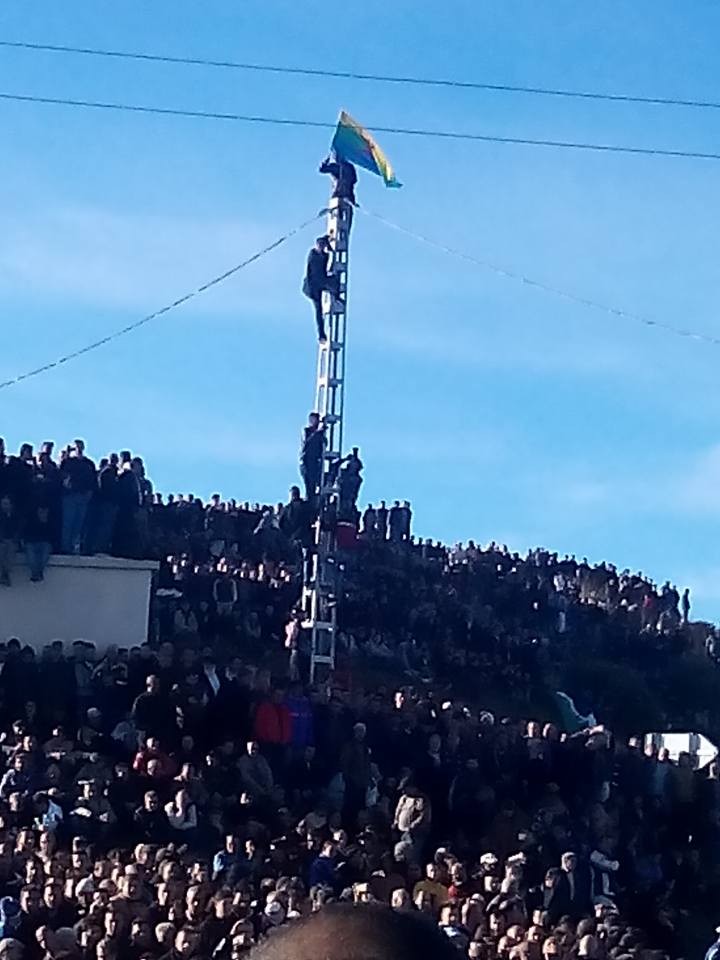Hocine Ait-Ahmed : Des funérailles populaires malgré la récupération de la "police politique" algérienne