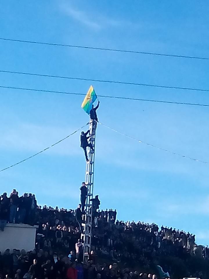 Hocine Ait-Ahmed : Des funérailles populaires malgré la récupération de la "police politique" algérienne