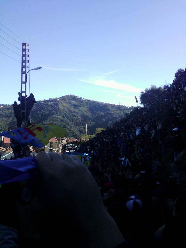 Hocine Ait-Ahmed : Des funérailles populaires malgré la récupération de la "police politique" algérienne