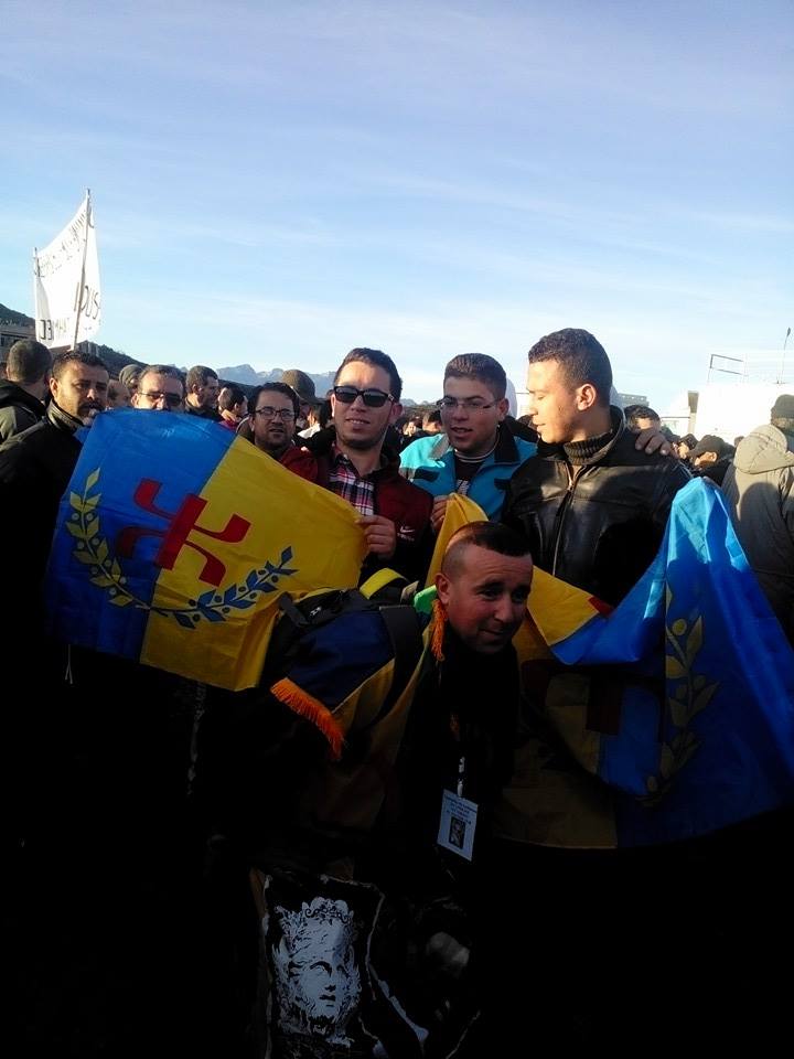 Hocine Ait-Ahmed : Des funérailles populaires malgré la récupération de la "police politique" algérienne