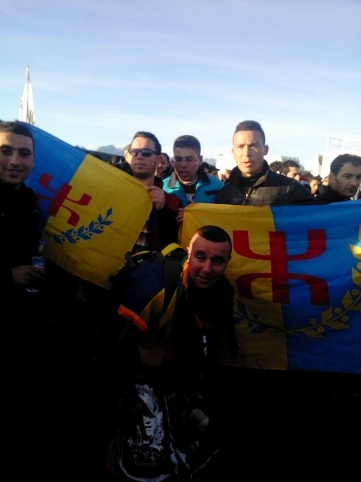 Hocine Ait-Ahmed : Des funérailles populaires malgré la récupération de la "police politique" algérienne