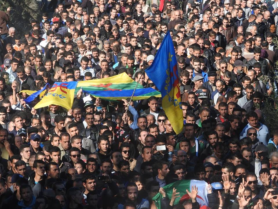 Hocine Ait-Ahmed : Des funérailles populaires malgré la récupération de la "police politique" algérienne