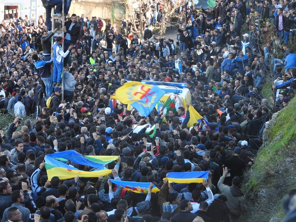 Hocine Ait-Ahmed : Des funérailles populaires malgré la récupération de la "police politique" algérienne