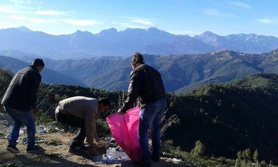 MAK At Iraten : Ramassage de déchets sur les bords de la RN15