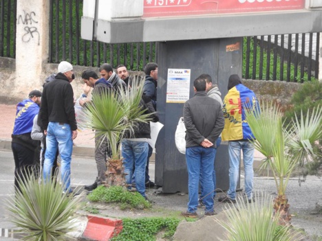 Marche de Yennayer 2966 : Campagne d'affichage du Conseil universitaire de Tizi Wezzu dans la ville des Genêts