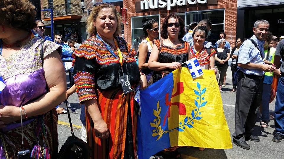 Des kabyles du Groupe Amitié Québec-Kabylie au défilé de la Saint-Jean pour la fête Nationale du Québec, le 24 juin 2015 (PH/DR)
