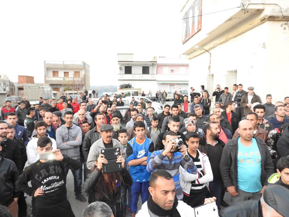 Meeting du MAK suivi du lever du drapeau national Kabyle  à Agwni Ggeghran (vidéo)