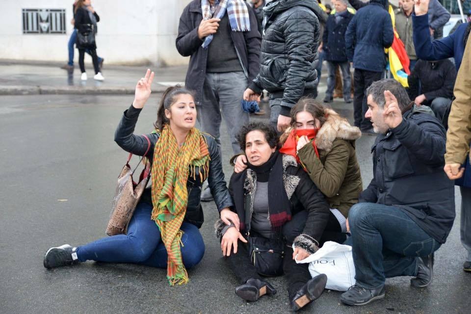 Répression des manifestants kurdes à Paris : les militants placés en garde à vue ont interdiction de se retrouver dans des faits similaires pour une durée de 3 ans