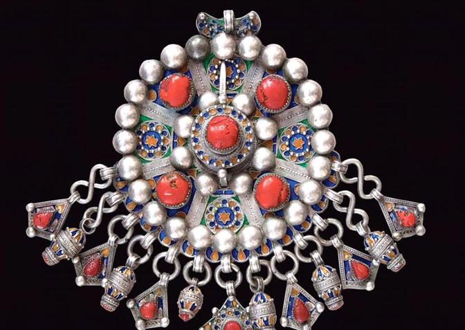 La France officielle :  grand faussaire de l'histoire de l'humanité