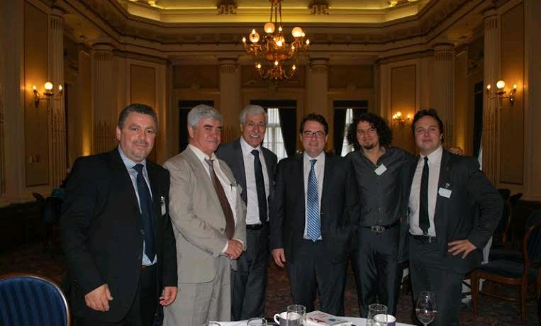 Karim Akouche, 2è à droite avec le Président du GPK, Ferhat Mehenni et son ministre de la Médiation, M. Lhacène Ziani,  ainsi que des responsables et militants du MAK, Mourad Itim, Rachid Bandou et Arezki At Qasi, reçus au parlement du Québec